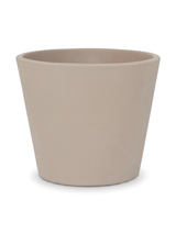 Blumentopf Inez Beige aus glasierter Keramik – freigestellt