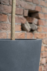 Hoher Pflanzkübel Belle Grau aus Fiberstone