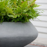 Pflanzschale Tara Grau aus Fiberstone – runde Schale Outdoor Nahaufnahme