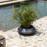 Pflanzschale Tara Grau aus Fiberstone – runde Schale Outdoor am Pool