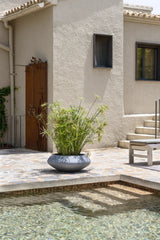 Pflanzschale Tara Grau aus Fiberstone – runde Schale Outdoor am Pool
