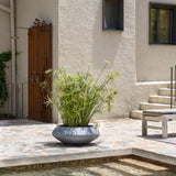 Pflanzschale Tara Grau aus Fiberstone – runde Schale Outdoor am Pool