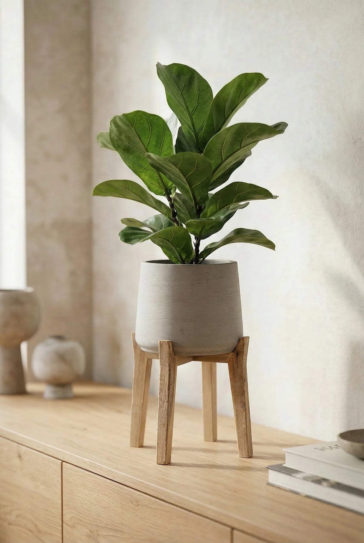 Pflanzkübel mit Holzfüßen aus Fiberclay – Patt Grey Washed